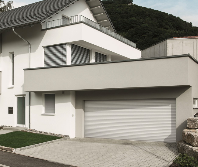 Bildrechte: ROMA Weißes Rolltor für die Garage von Roma